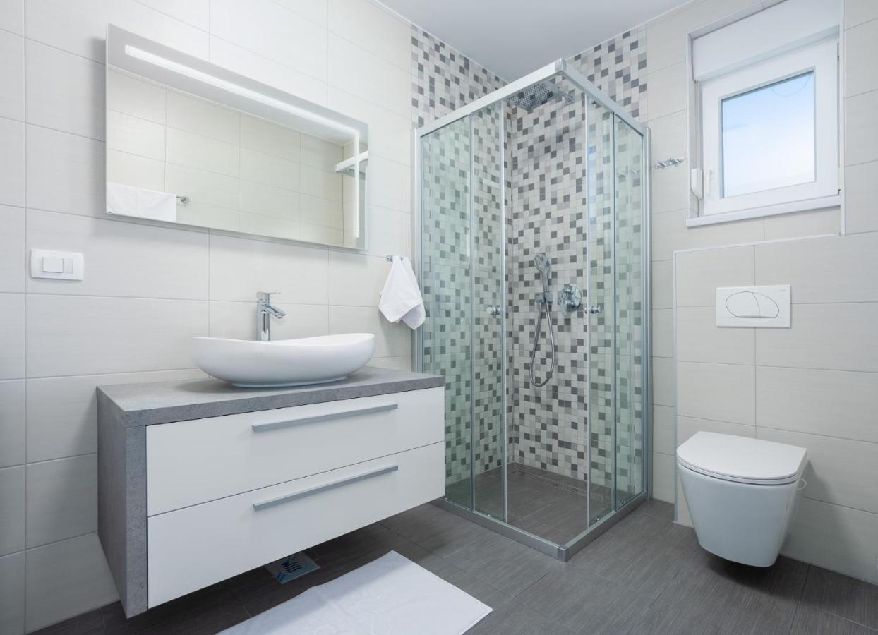 Sea Vista Apartments Kastela Ngoại thất bức ảnh
